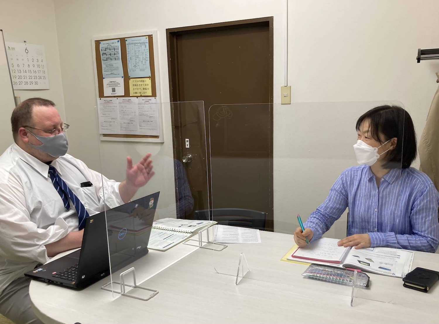 English background image}