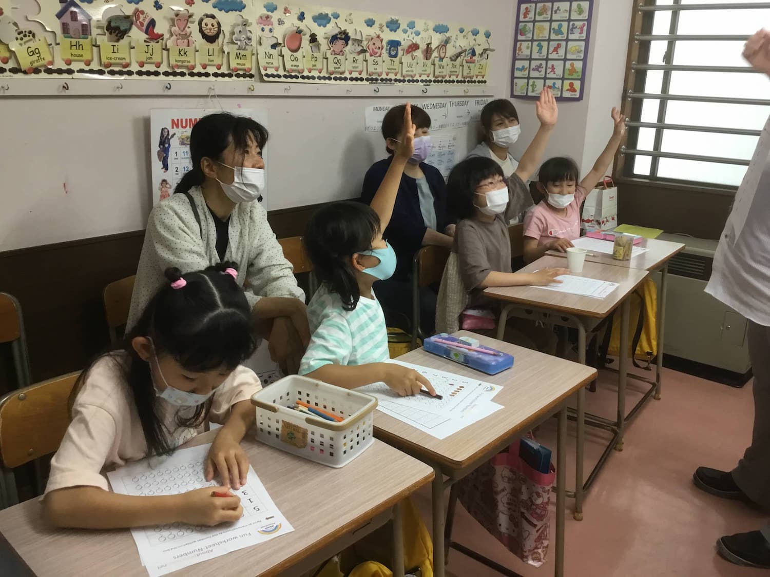 ステップワールド英語スクール background image}